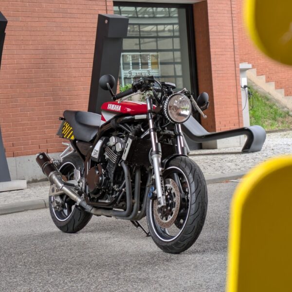Yamaha FZS 600 Cafe